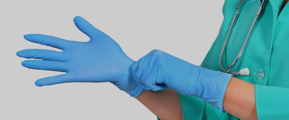 Из каких материалов производят медицинские перчатки и чем они различаются